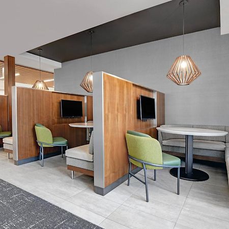 Courtyard By Marriott Manhattan Aggieville Экстерьер фото