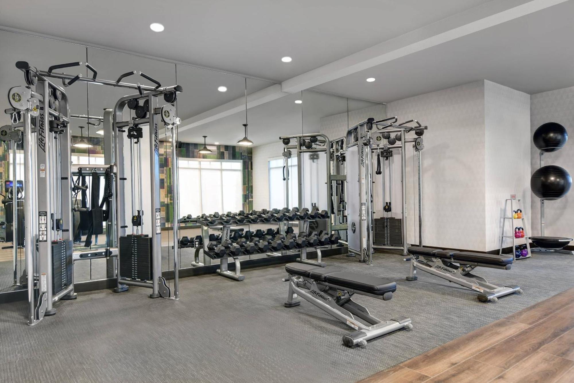 Courtyard By Marriott Manhattan Aggieville Экстерьер фото