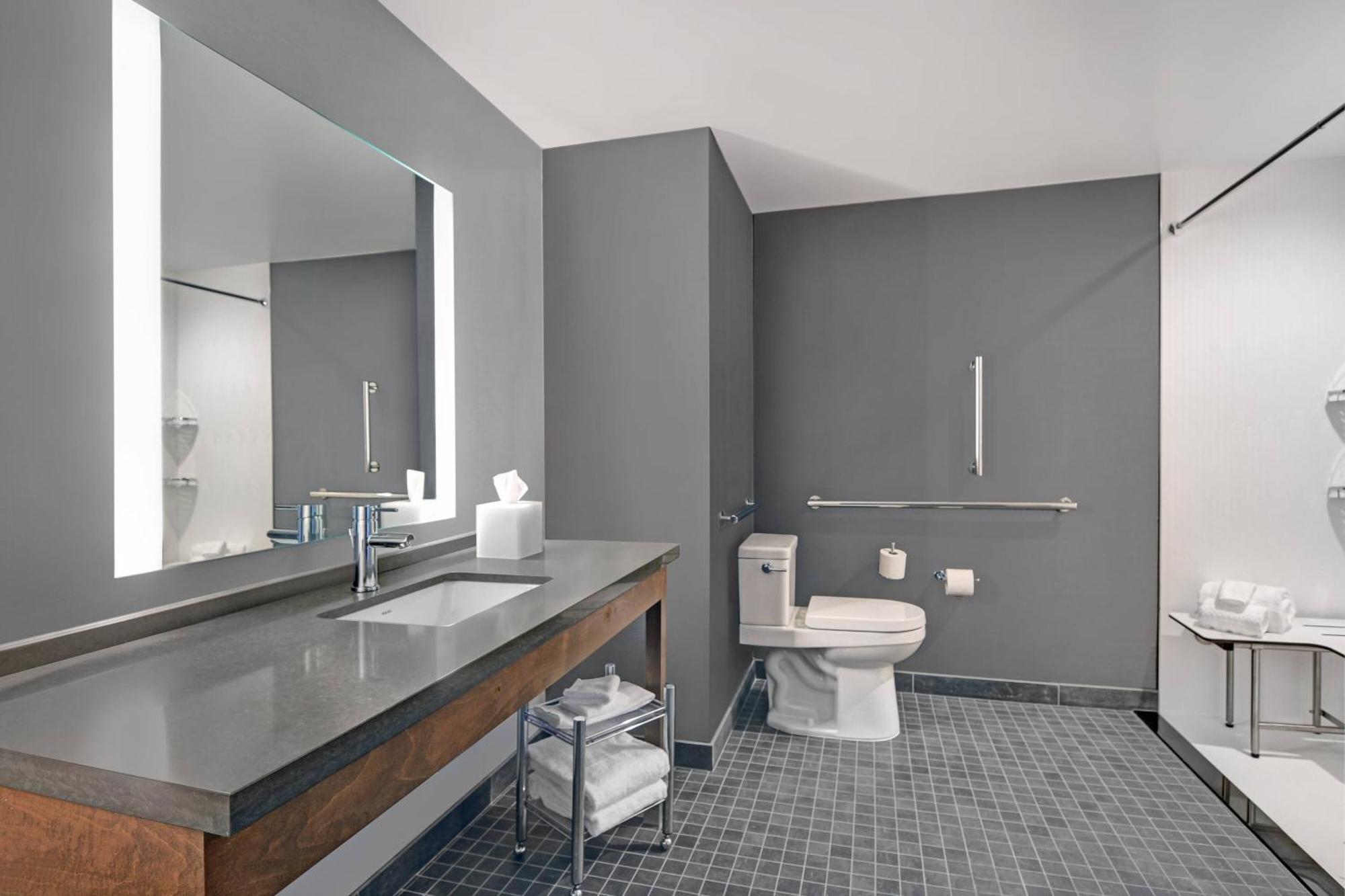 Courtyard By Marriott Manhattan Aggieville Экстерьер фото