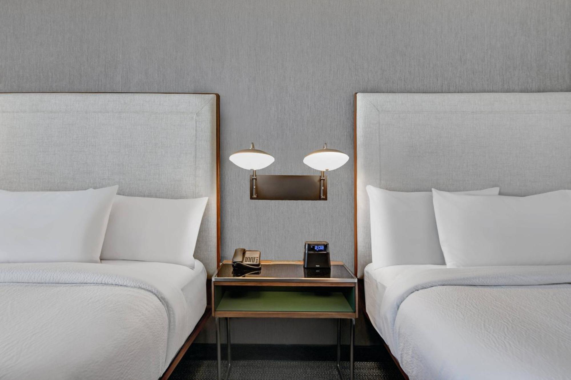 Courtyard By Marriott Manhattan Aggieville Экстерьер фото