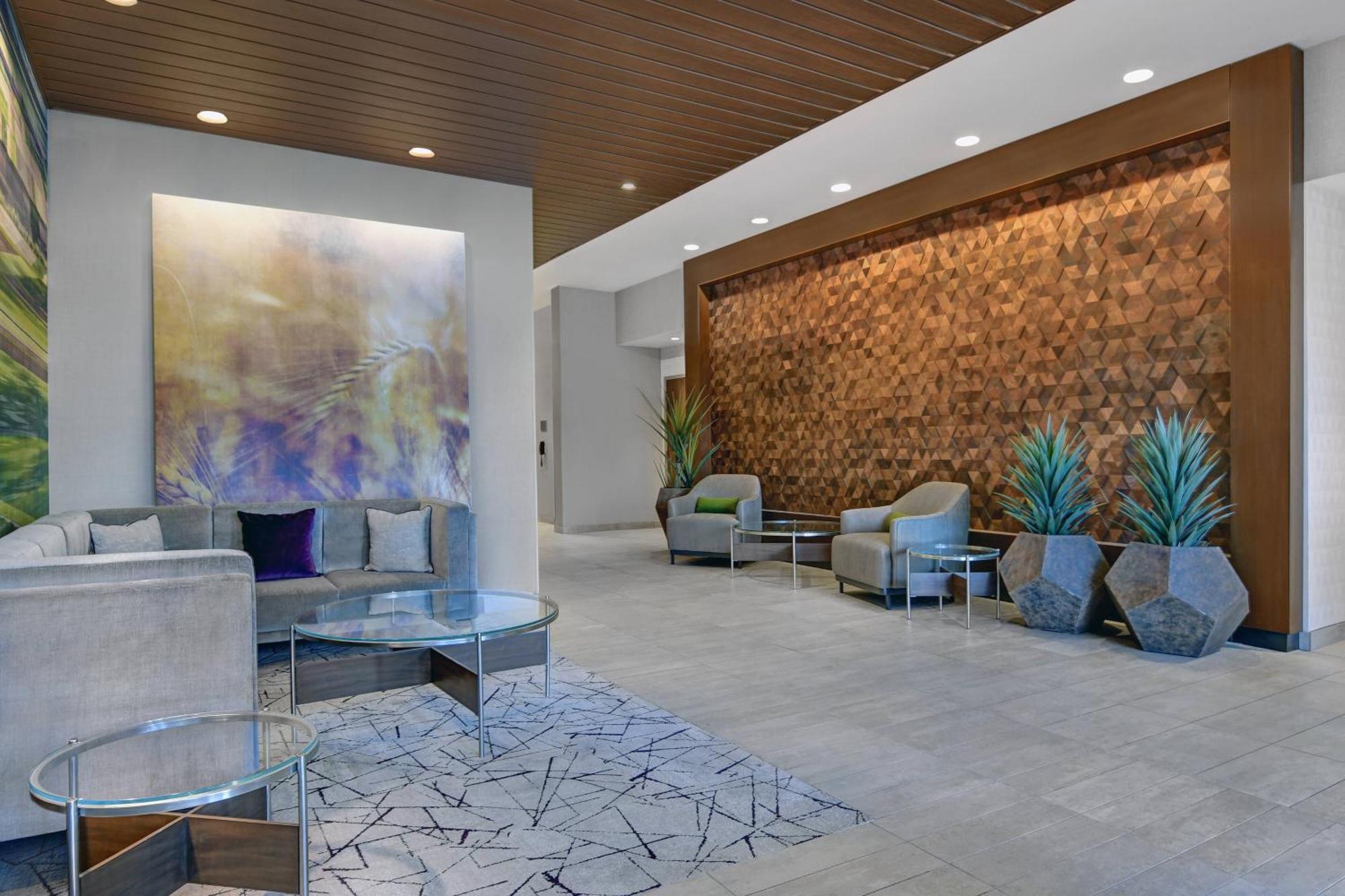 Courtyard By Marriott Manhattan Aggieville Экстерьер фото